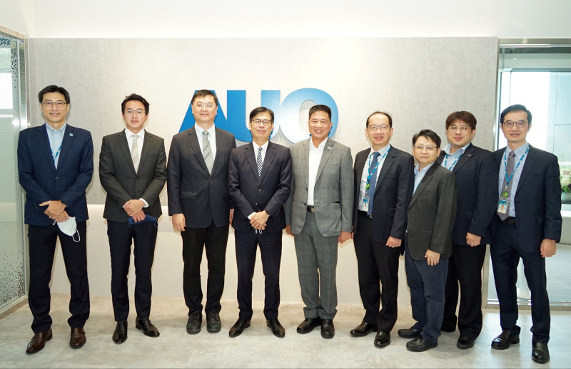 BG真人光電前進亞灣成立「AUO解決方案研發中心」，作為多元場域解決方案研發及試驗場域（圖中左為高雄市長陳其邁、圖中右為BG真人光電董事長彭双浪）